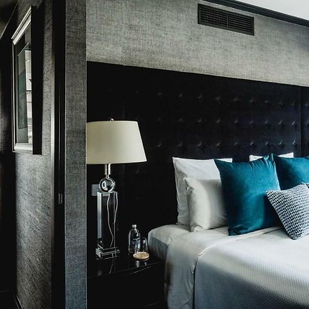 Bolton Hotel Wellington Kültér fotó A bedroom at the hotel