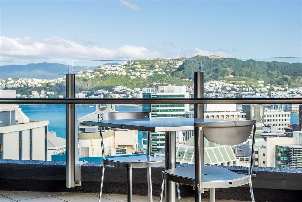 Bolton Hotel Wellington Kültér fotó Skyline Bar and Restaurant