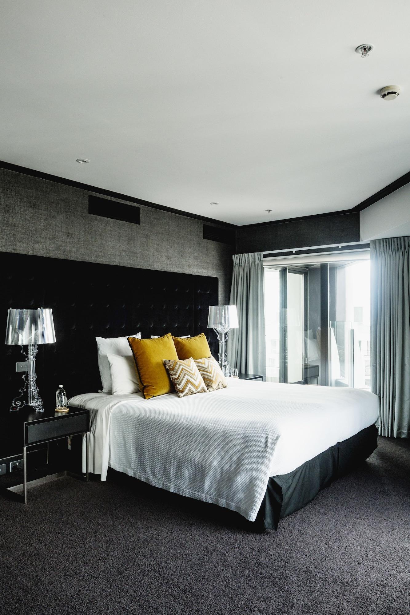 Bolton Hotel Wellington Kültér fotó A bedroom at the hotel