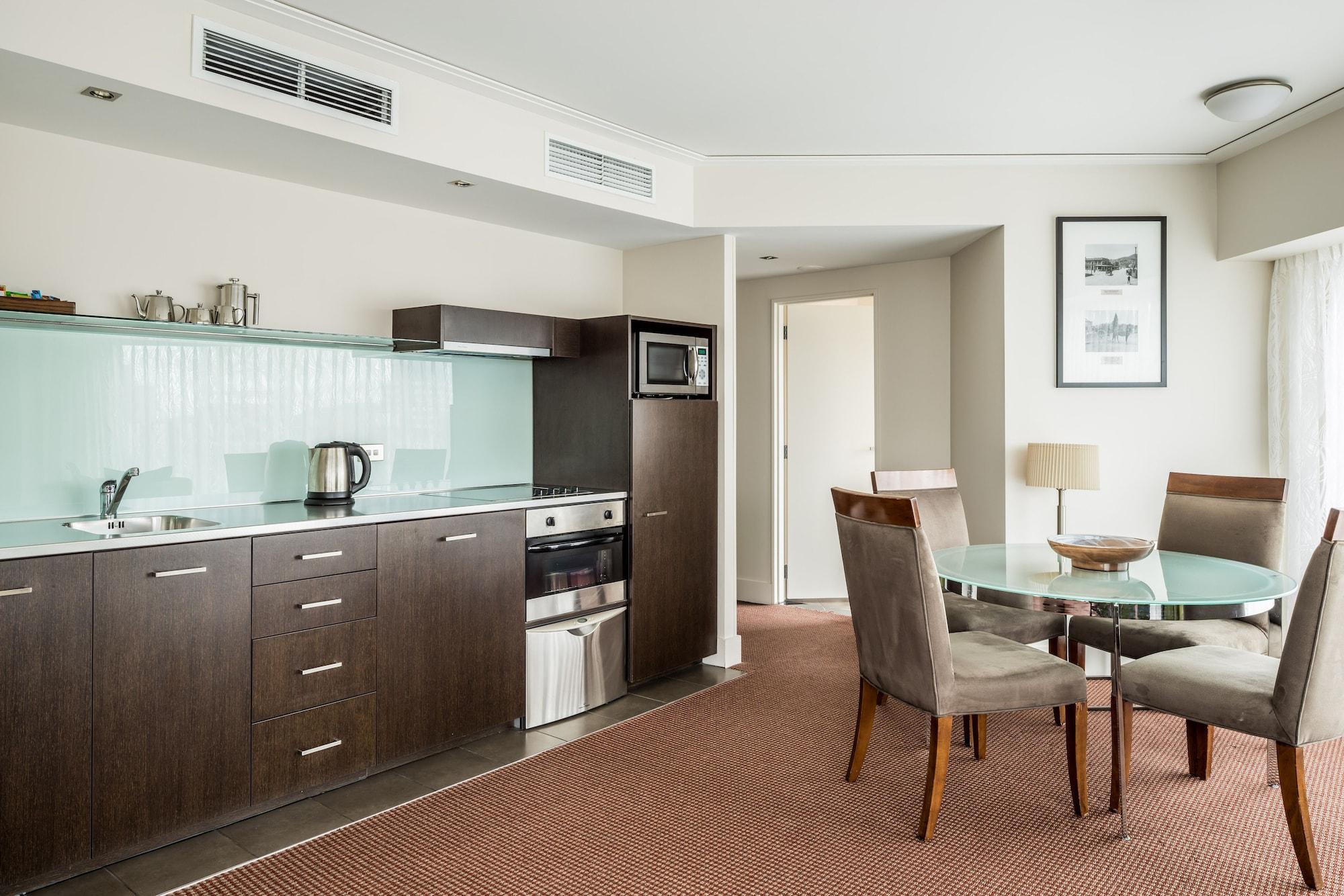 Bolton Hotel Wellington Kültér fotó A kitchen in a serviced apartment