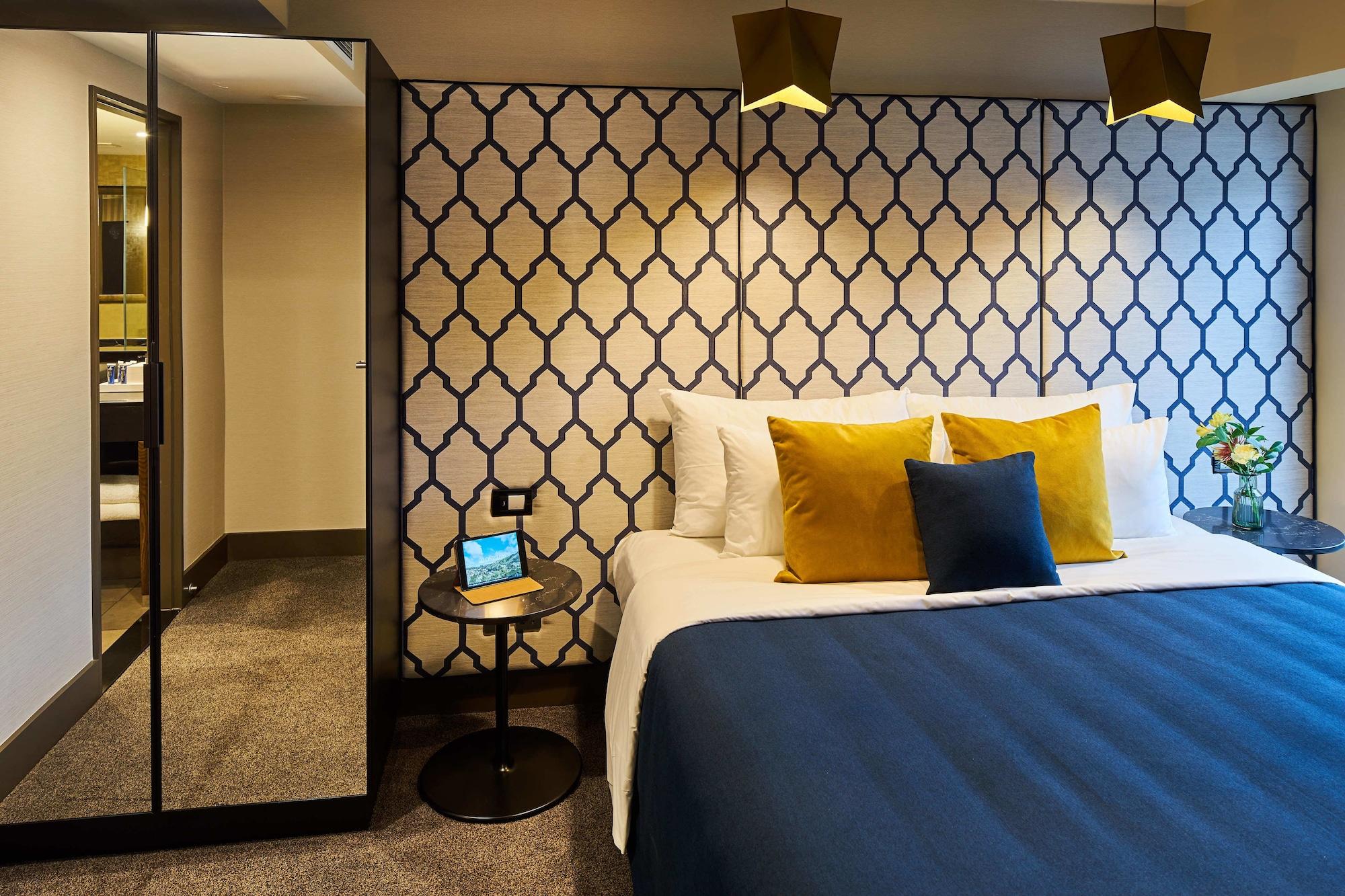 Bolton Hotel Wellington Kültér fotó A bedroom at the hotel