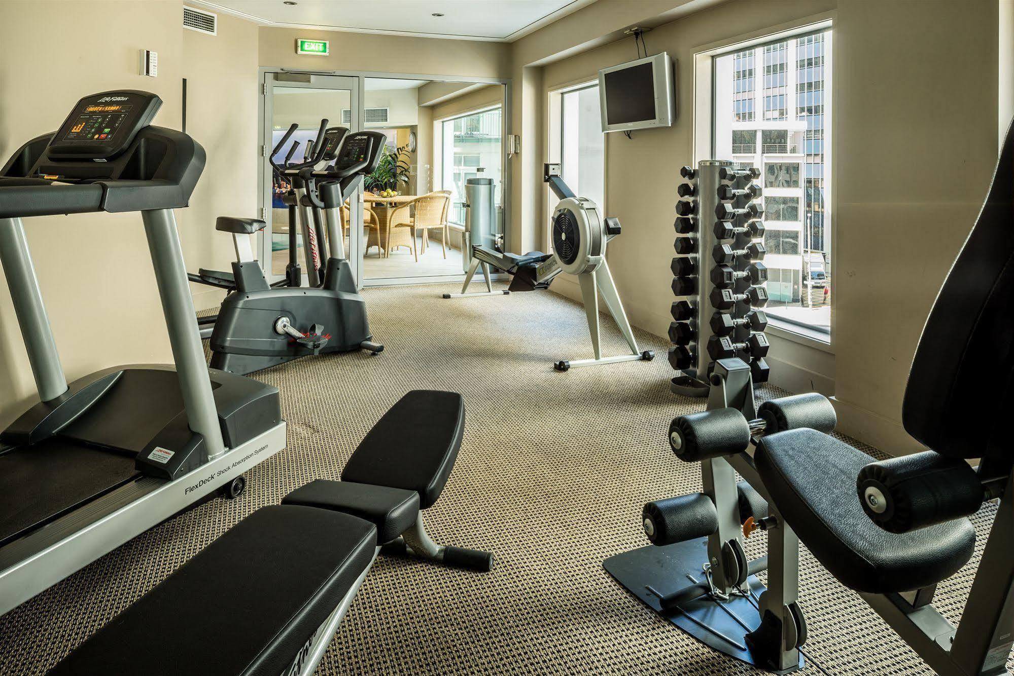 Bolton Hotel Wellington Kültér fotó A gym at a hotel