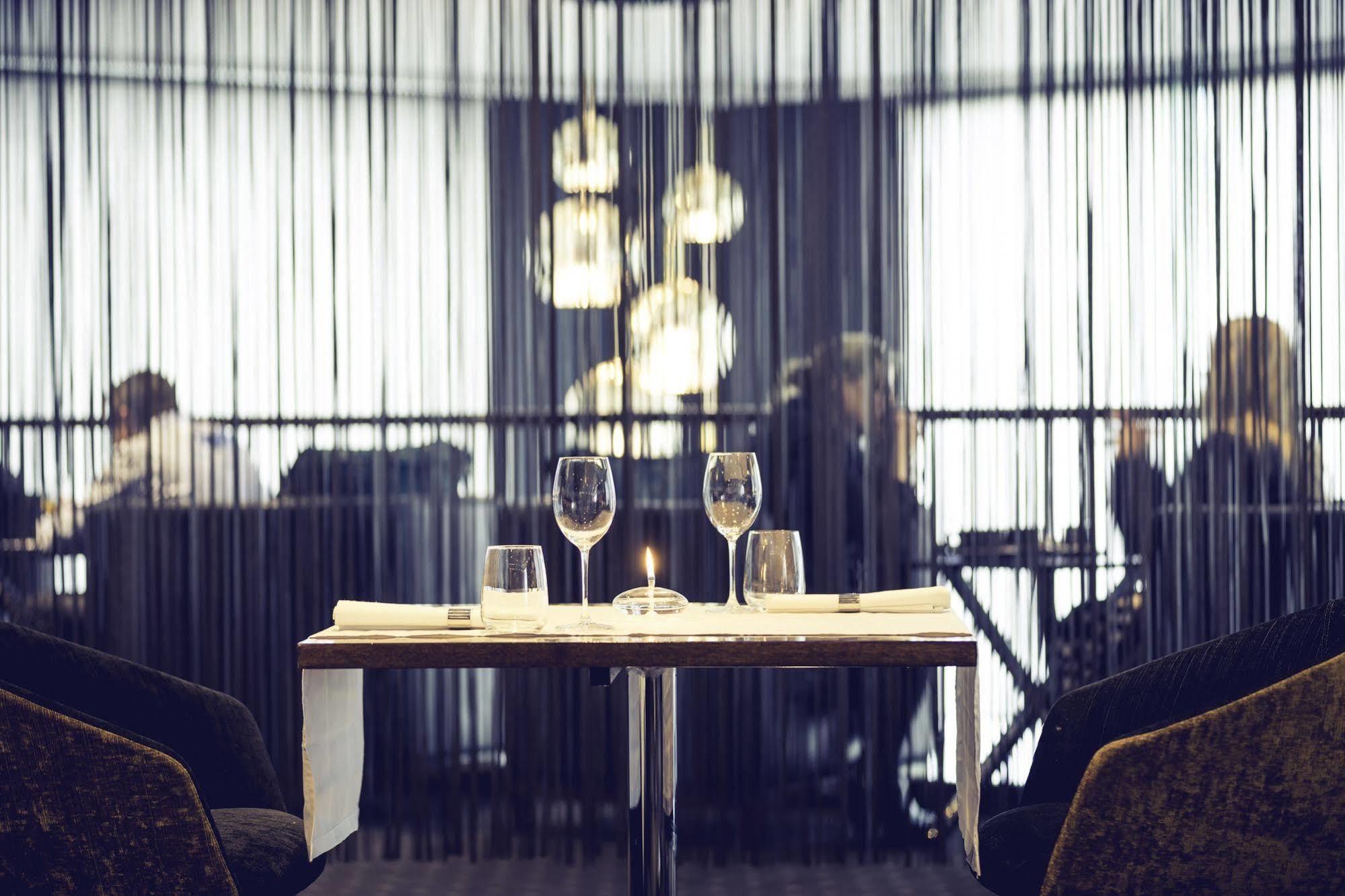 Bolton Hotel Wellington Kültér fotó Restaurant AOC